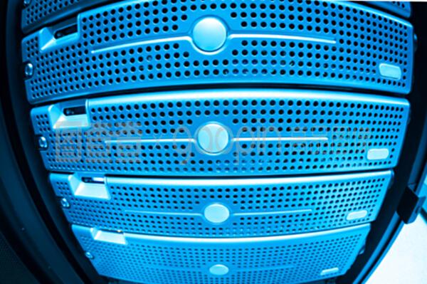 网络服务器与云计算装备技术服务 驱动数字化转型的双引擎